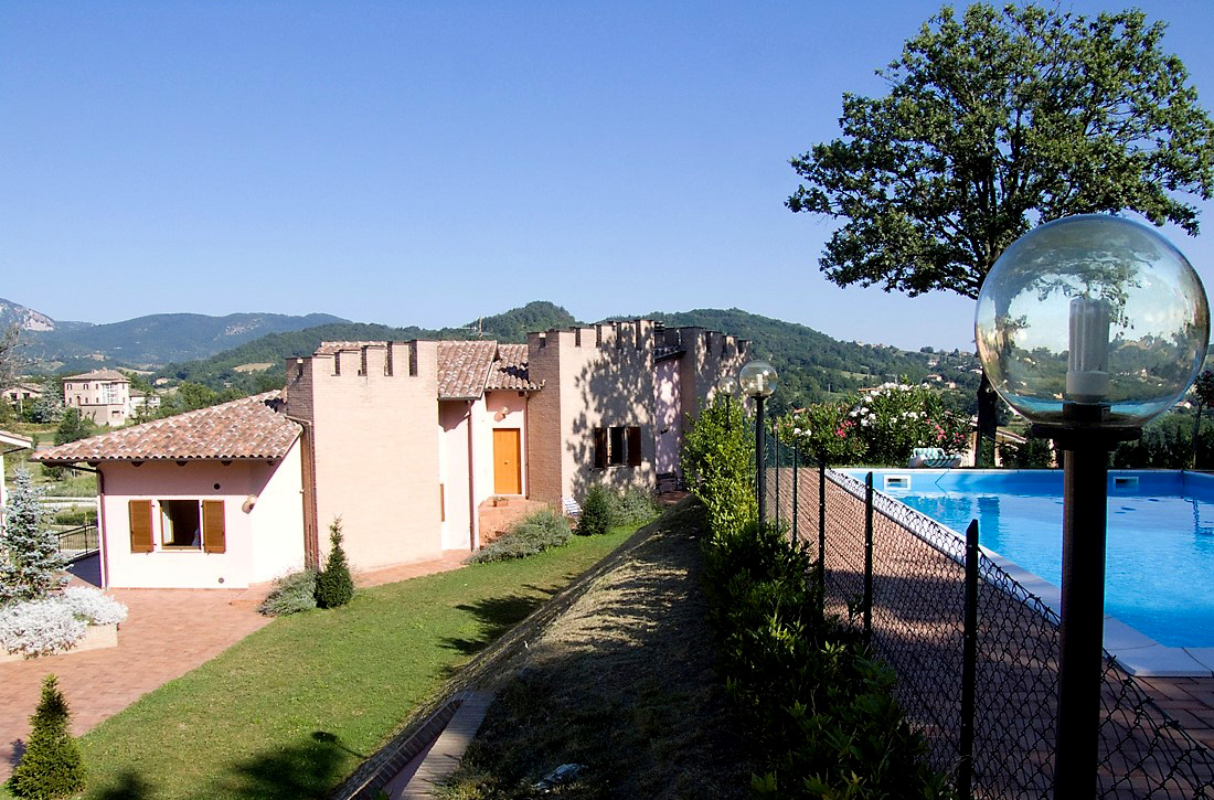 Residence il Glicine - Via Del Colle - Sarnano (MC)